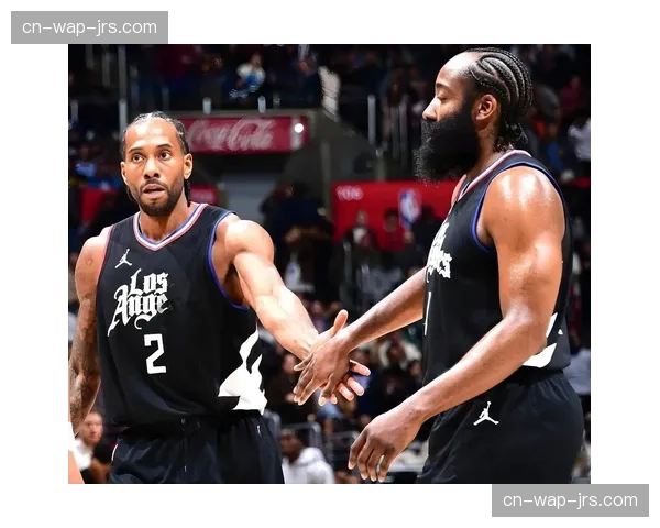 伦纳德近期状态火热 快船核心承担球队攻防重担